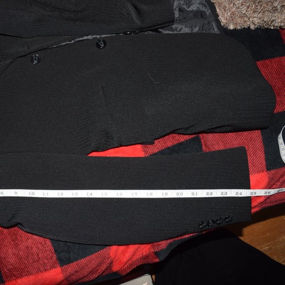 38R - Simple black jacket - Picture 5 of 8